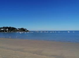 Beau studio à 200 m de la plage avec parking、ペネスタンのホテル