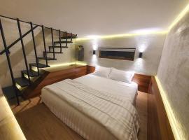 New Golden Clouds - Non Smoking Homestay, hotell i Garut