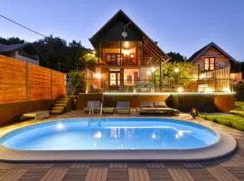 Twin Oasis Retreat with Pool & Spa - Happy Rentals