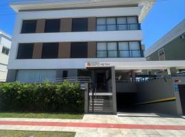 Anito Petry Residence - Apto para 7 pessoas na Praia de Palmas, hotel v destinácii Governador Celso Ramos