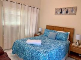 SUITE 4, BLUE PAVILION - Steps to BEACH, Hotel in West Bay