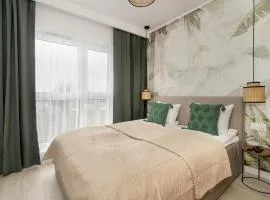 Tasteful Beige Apartment with Parking by Noclegi Renters
