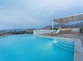 Luxury Private Family Villa with Private Infinity pool, hotel en Parikia