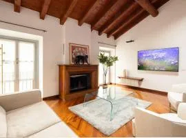 Luxury apartment + private parking - Como center