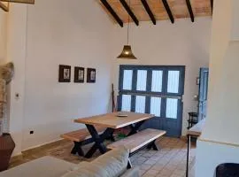 Casa colonial a metros del arroyo Piribebuy