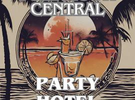 Full Moon Central Party Hotel: Ko Phangan şehrinde bir otel