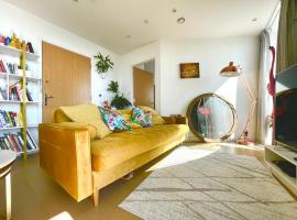 Luxury One-Bedroom Apartment with a View - Barking: Londra'da bir lüks otel