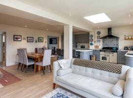 Fabulous House in Bath w/parking, holiday home in Bath