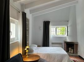 Chalet con piscina en Torrelodones, cabin in Torrelodones