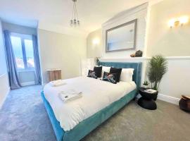 Coastline Retreats - Stunning Sea View Apartment, Netflix, hotel pantai di Southbourne