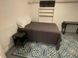 The Cozy Budget - Room near Liberty!