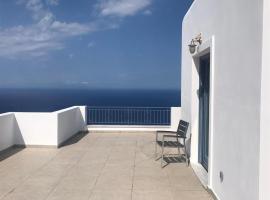Aegean Mirror, Andros: Apróvaton şehrinde bir otel