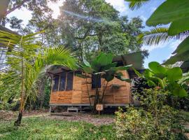 Arboura Eco Cabins, hotel in Uvita