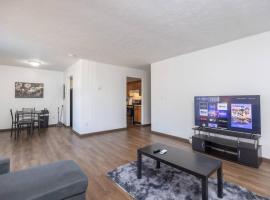 Quiet 2-Bedroom Apartment, hotel with parking in Dayton