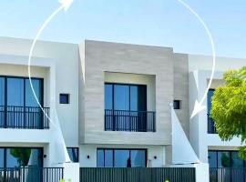 Luxury Villas with Beach Access by VB Homes, cabaña o casa de campo en Ras al-Khaimah