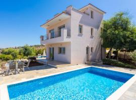 Villa Panorama Tessera, cabaña o casa de campo en Droushia