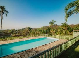 Suítes Romanetto com Piscina e Vista - Antonina, hotel a Antonina