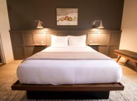 Meeting House Boutique Hotel, hotel in Falls Church