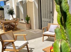 Casa Andréa Appartement tout à pied avec grand jardin, rodinný hotel v destinaci Sanary-sur-Mer