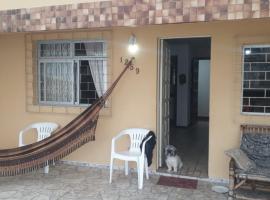 Quartos em Sobrado Central em Guaratuba, δωμάτιο σε οικογενειακή κατοικία σε Guaratuba