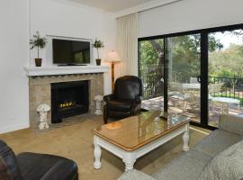 Charming 2 bd Condo at Silverado, cheap hotel in Napa