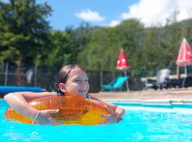 Le Valserine - Camping éco responsable, hotel a Chézery-Forens