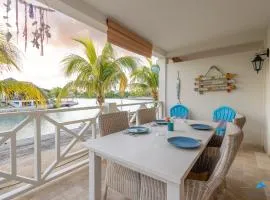 Beautiful condo // water view