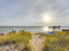 Lovely Au Gres Cottage with Hot Tub Walk to Beach!