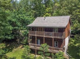 Smokey Mountain Retreat, hot tub, game room, sleeps 10!, cottage sa Gatlinburg