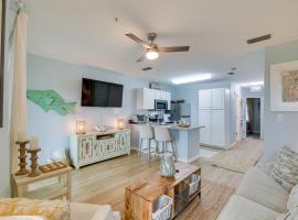 Gulf Coast Cozy Condo with Pool Walk to Beach!, hotelli kohteessa Orange Beach