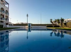 Sunny Apt Pool View Beach 7 min Airport Service