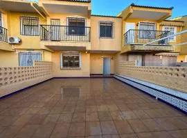 Acogedor Adosado para Vacaciones Familiares