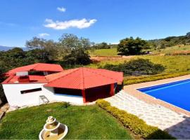 Casa Finca Kilometro 28 Bitaco, cabaña o casa de campo en La Cumbre