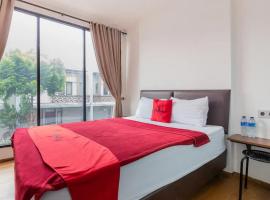 RedDoorz Plus near ICE BSD 2, hotel blizu znamenitosti Prasetiya Mulya Business School, Tangerang