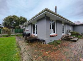 Peaceful by the Park, vacation home in Invercargill
