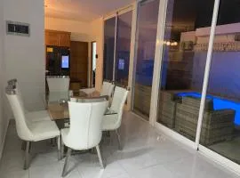 Villa de Lujo con Picsina Privada