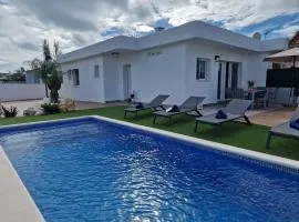 Riumar "Del Perro", 300m to beach, private pool, On-Site-Service, dog beach