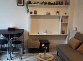 Studio fonctionnel et cosy, khách sạn ở Gentilly