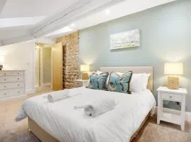 Luxurious Cottage in Durham by Stay With Us, Ideal for Large Groups & Families, Hot Tub, Sleeps 10!