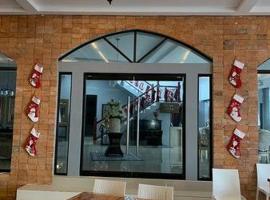 Oval era mall hotel condo suites, hotel di Bangued