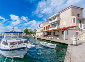 Apartments Bety, hotel in Dugi Rat