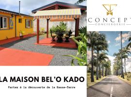 Maison Bel'o Kado-Charme Créole – hotel z parkingiem w mieście Petites Mamelles