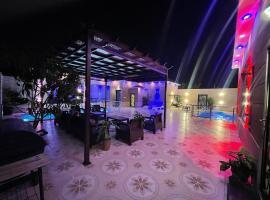 شاليه روز فيو, hotel with parking in Al Harazat