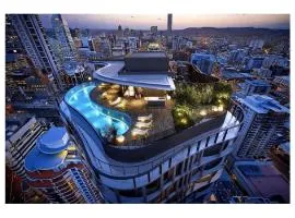 Lux 35th floor 2br 2bath, Infinity pool, Gym, Wifi