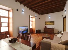 Guia Getaway Private Rooms, guest house in Santa Maria de Guia