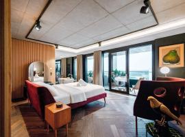 룩셈부르크에 위치한 수영장이 있는 호텔 Designer Luxury Penthouse with dedicated concierge
