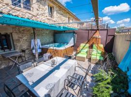 Gîte avec jacuzzi privatif dans un mas provençal, מלון בLes Fumades-Les Bains