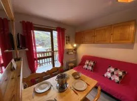 Appartement 4 pers., village, proche pistes, piscine l'été, commerces à pied - FR-1-342-141