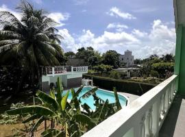 Apartment w/pool 10mins from Duns River Falls, hotell St Marys