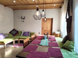 Evergreen Guesthouse, hotell i Karakol